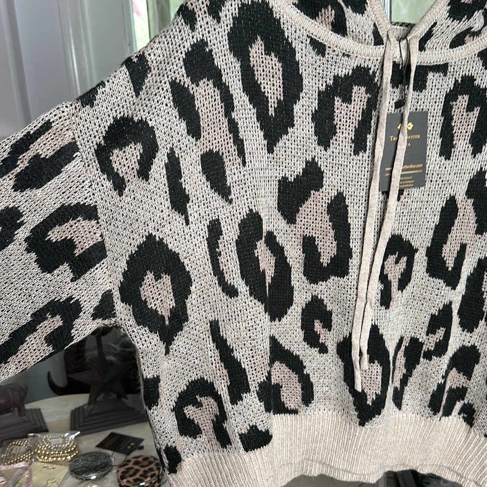 LONG SLEEVE ANIMAL PRINT PULLOVER HOODIE - Picture 6 of 7
